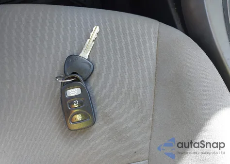 2014 Hyundai Elantra Se z USA, uszkodzony, nr VIN 5NPDH4AE5EH517638